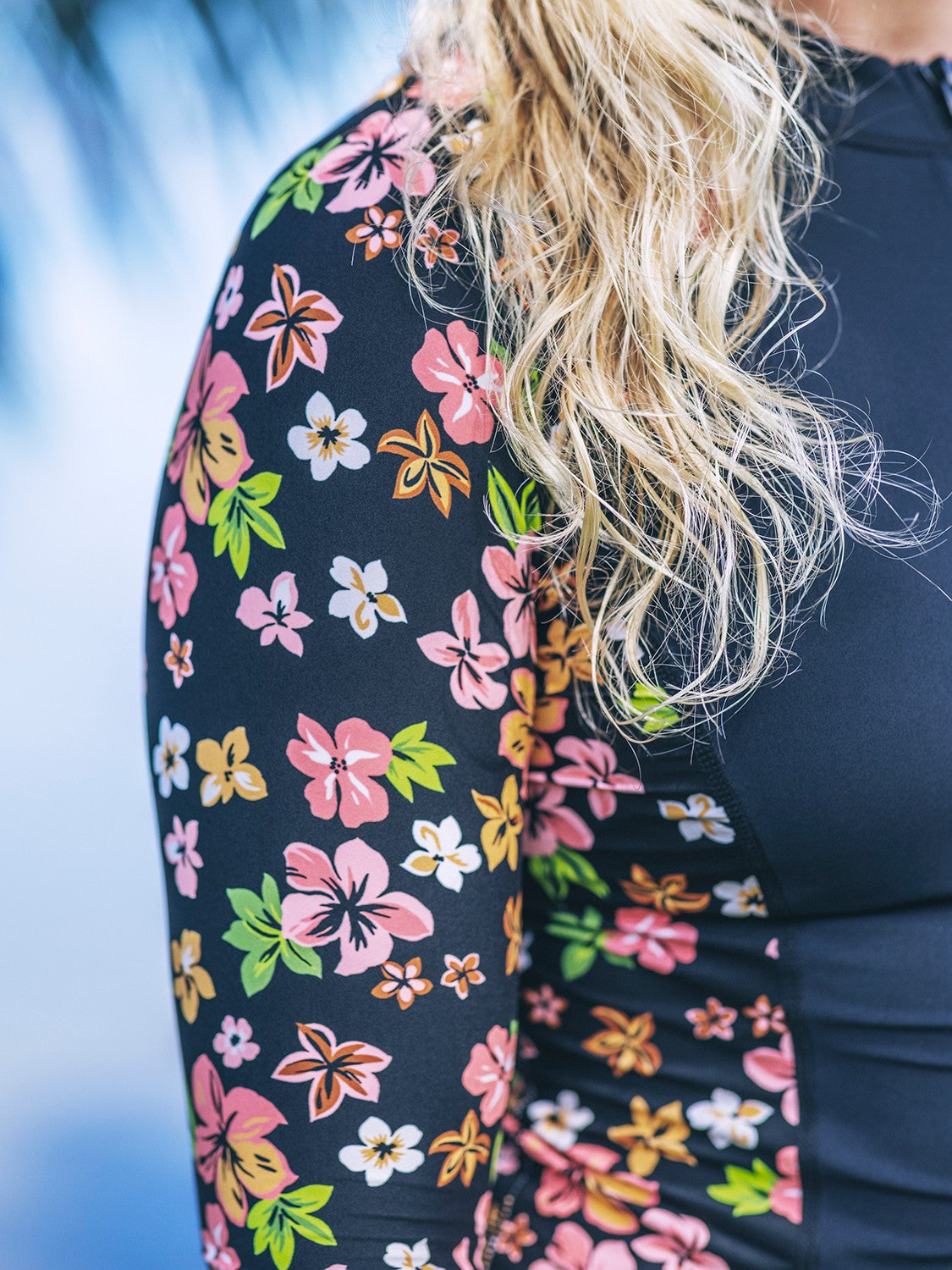 Hibiscus Dream Long Sleeve Front Zip Rashguard | Hurley Black Floral Rashguards & Surf Suits