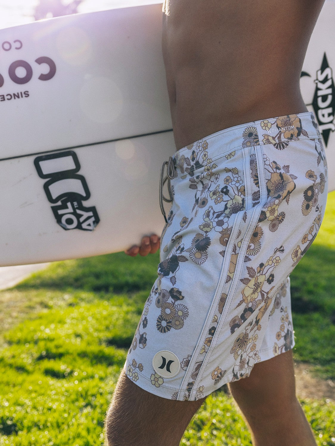 Phantom Naturals Tailgate 18" | Hurley Bone Boardshorts
