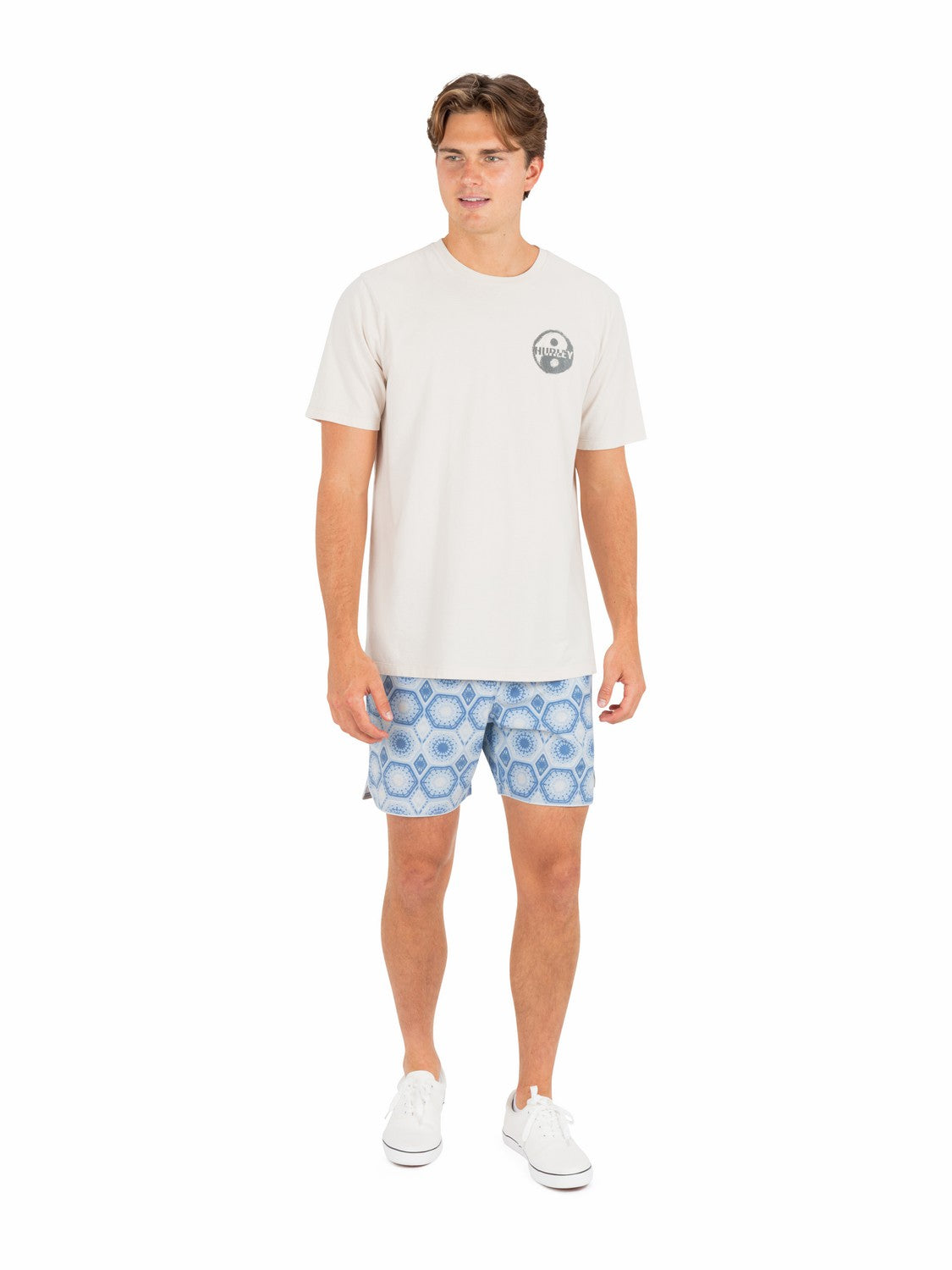 Phantom Naturals Scallop Volley 17" | Hurley Spring Breeze Shorts