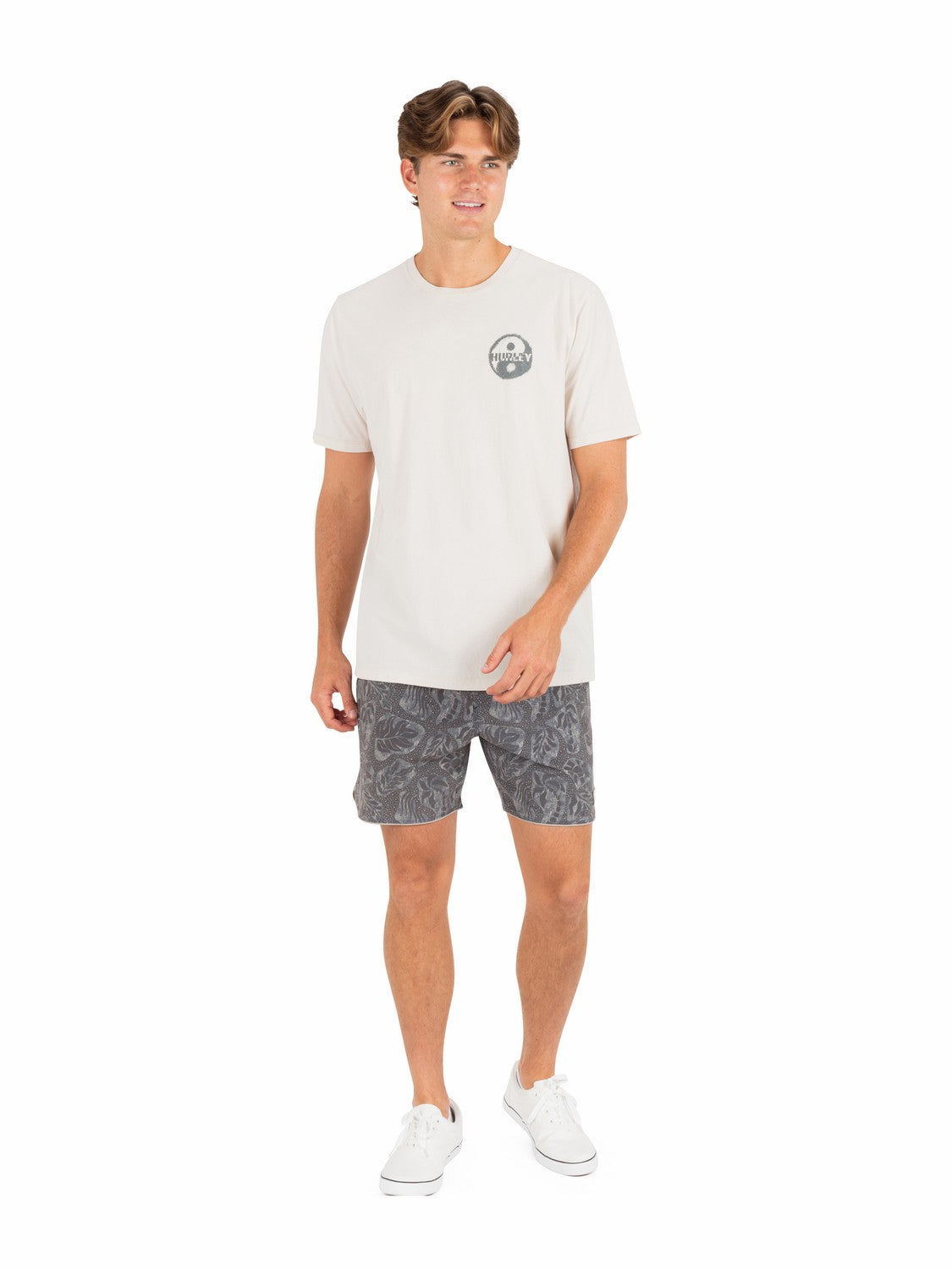 Phantom Naturals Scallop Volley 17" | Hurley Black Shorts