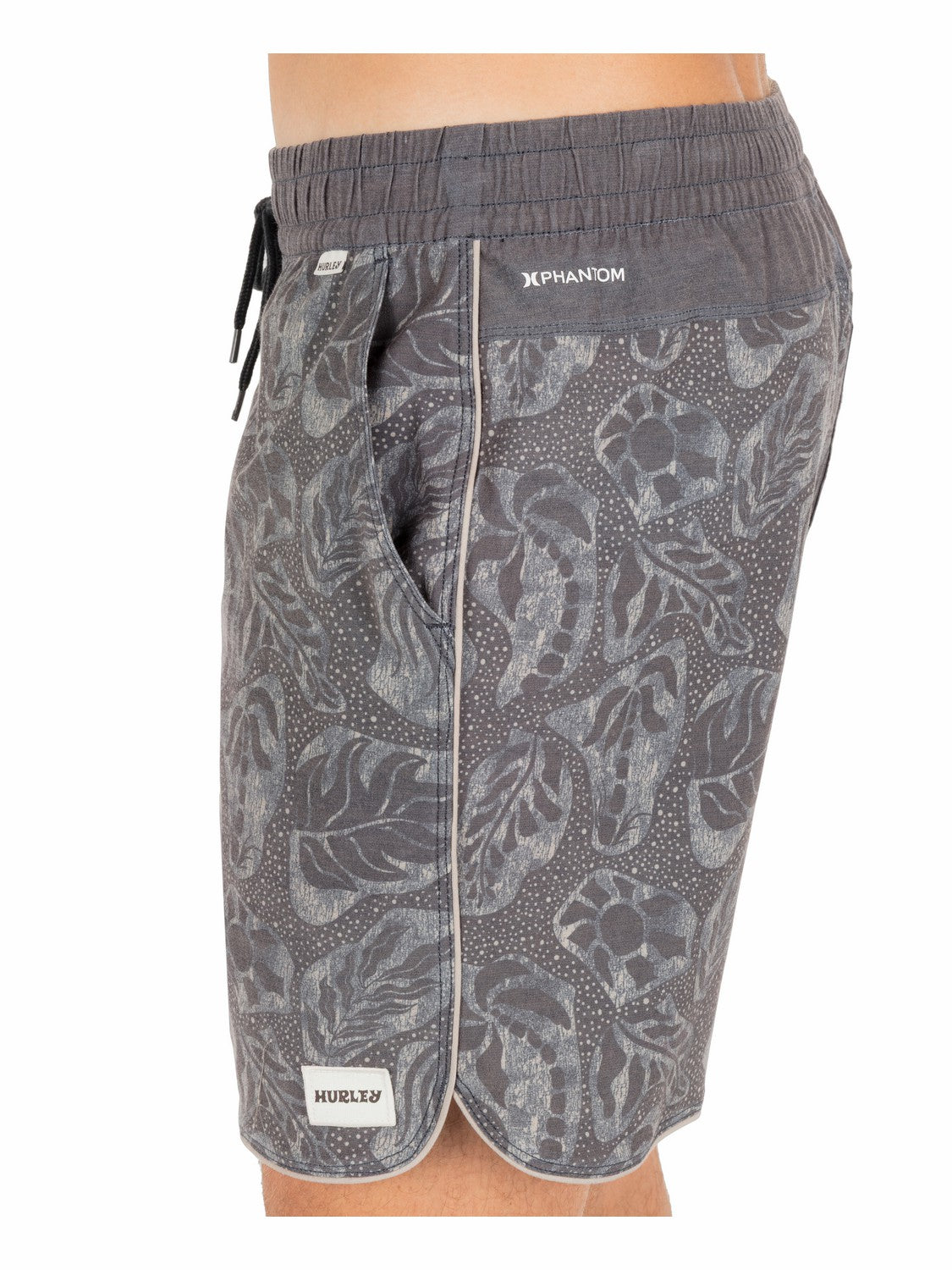 Phantom Naturals Scallop Volley 17" | Hurley Black Shorts